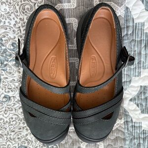 Keen Mary Jane style flats size 7